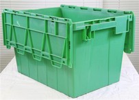 Пластмасова кутия с прикрепен капак